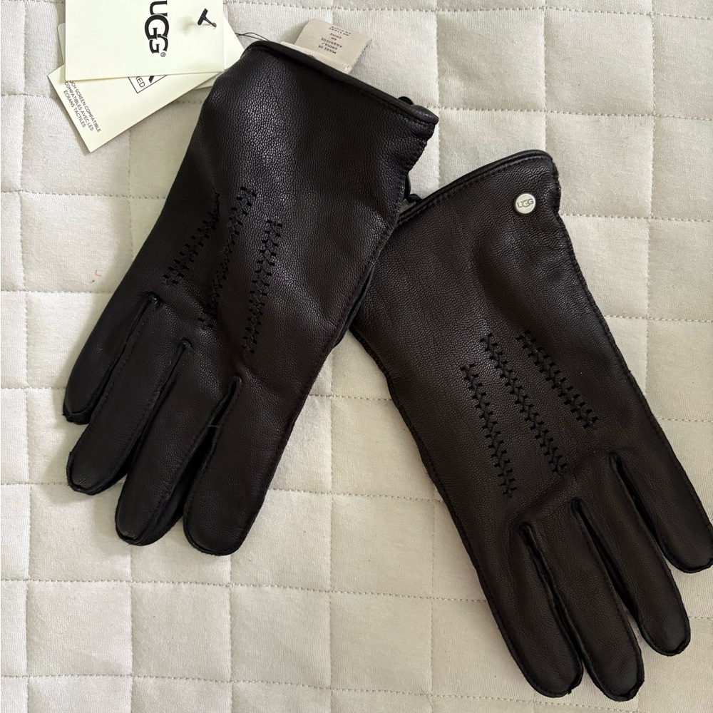 UGG Black Leather Gloves with Refined Stitching